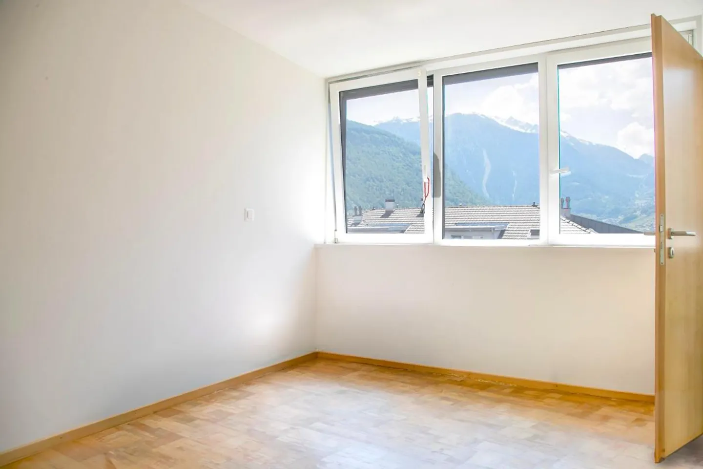 Große 2,5-Zimmer-Wohnung, renoviert + private Garagenbox, Martigny Zentrum - Foto 8 von 11