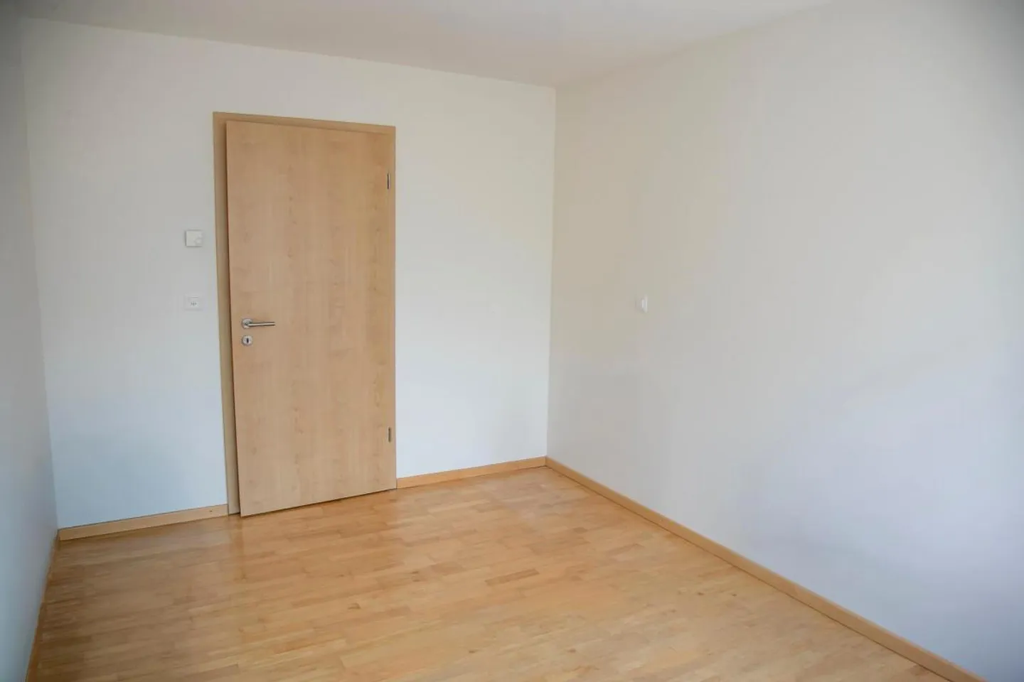 Große 2,5-Zimmer-Wohnung, renoviert + private Garagenbox, Martigny Zentrum - Foto 9 von 11