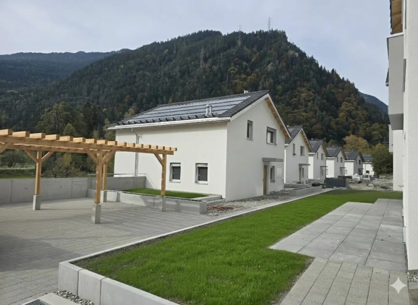 Modern 6.5-room single-family house with large terrace in Rothenbrunnen - Photo 12 of 14