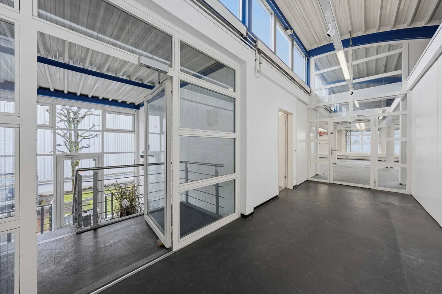 offices - Photo 5 of 9