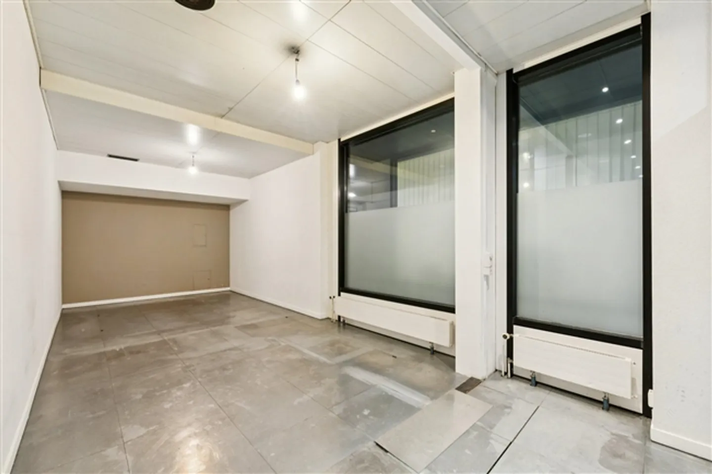 Rue de Lausanne - Discreet Passage of 90 m2 - for rent - Photo 4 of 6