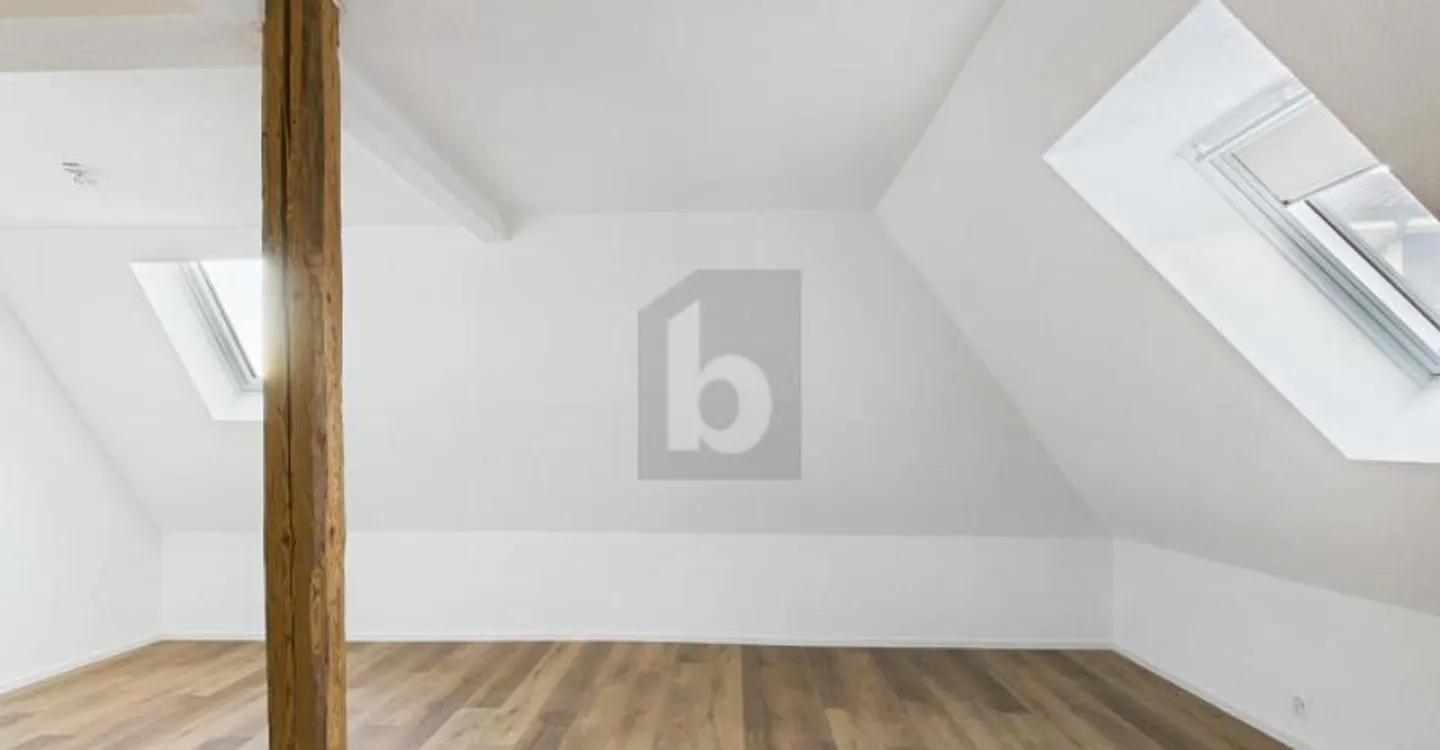 HOCHWERTIG UND KOMPLETT RENOVIERT - Foto 4 von 5