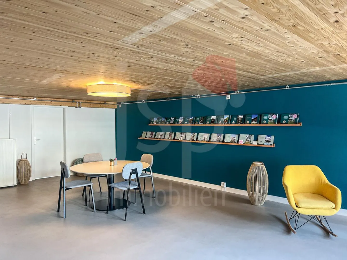 Au milieu du village; locaux pour bureau, vente - Photo 3 sur 11