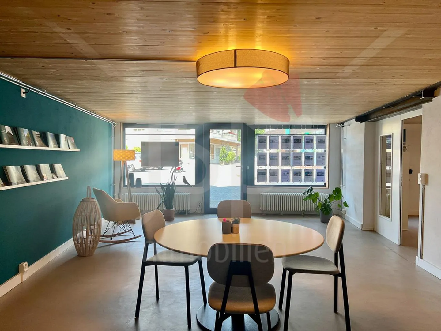 Au milieu du village; locaux pour bureau, vente - Photo 5 sur 11