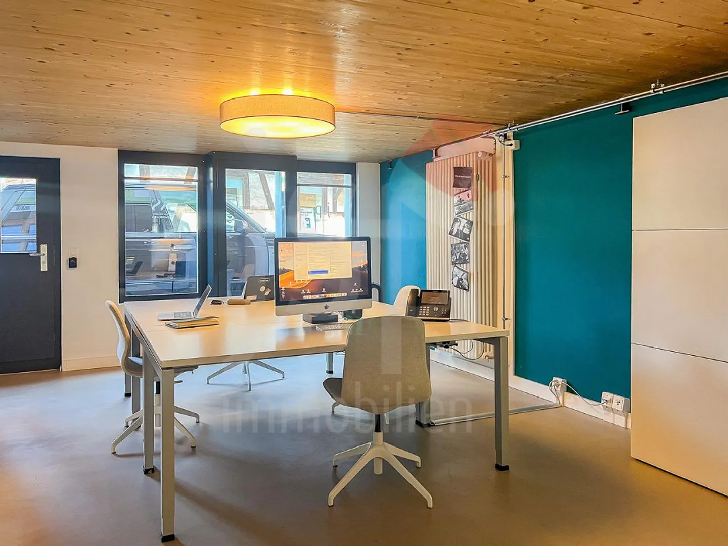 Au milieu du village; locaux pour bureau, vente - Photo 6 sur 11