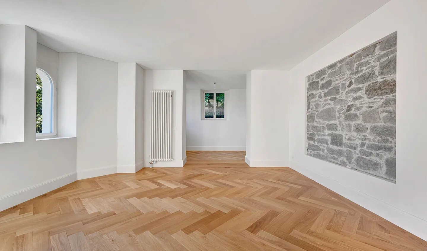 Stylish 3.5-room apartment in renovated historic villa - Photo 3 of 6