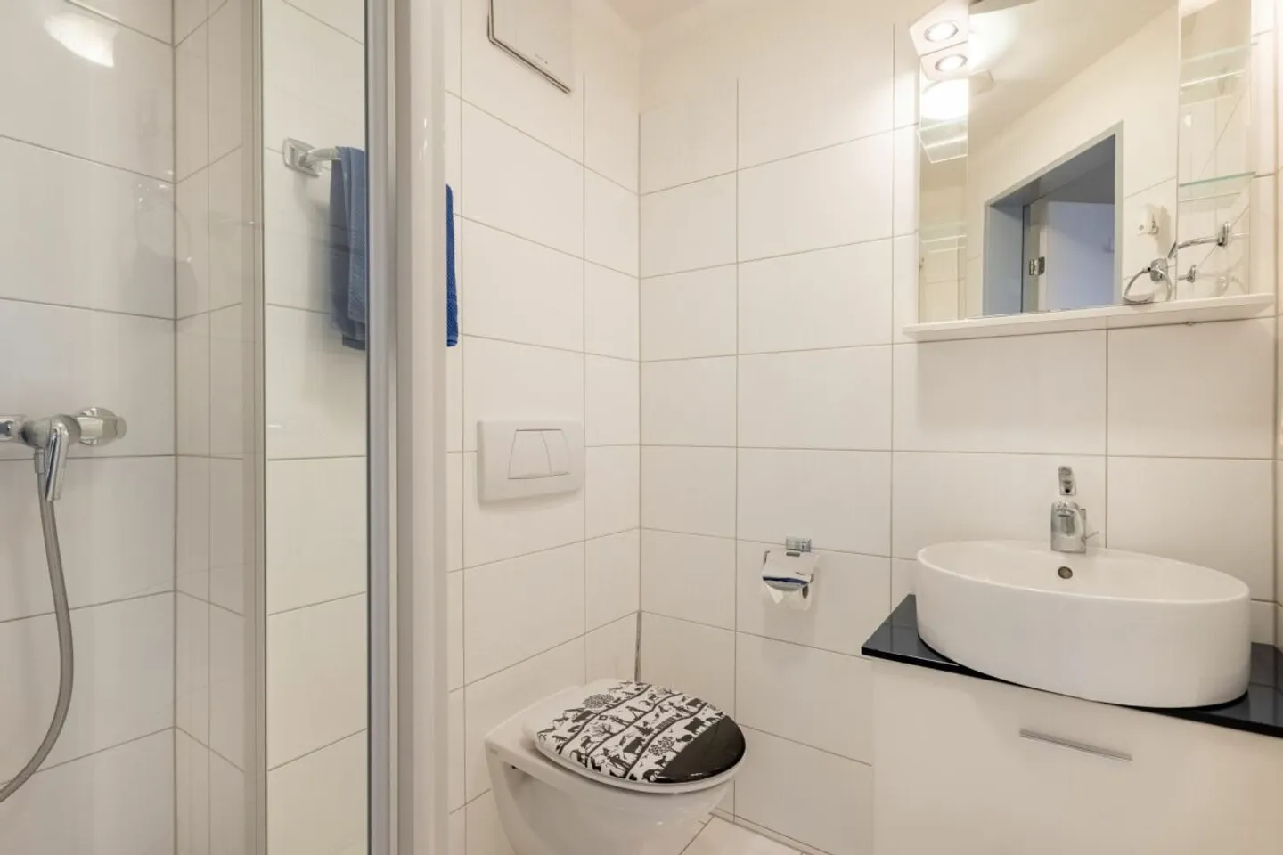 Einzigartige 3.5-Zimmer-Wohnung mit Sitzplatz und Seesicht in Laax - Foto 9 von 15