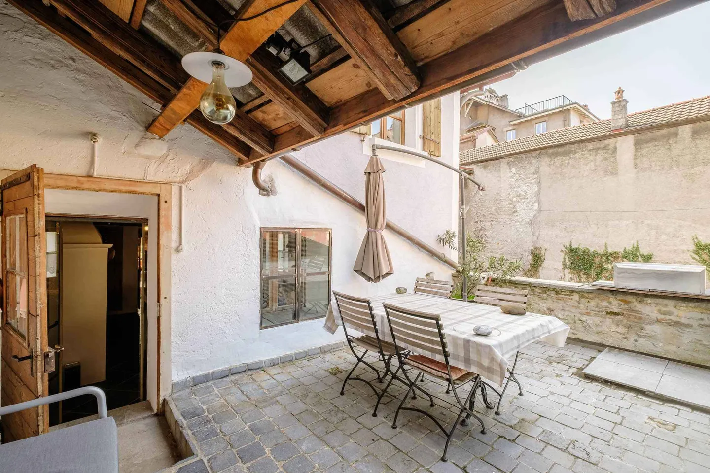 Charming House in Carouge - Photo 2 of 11