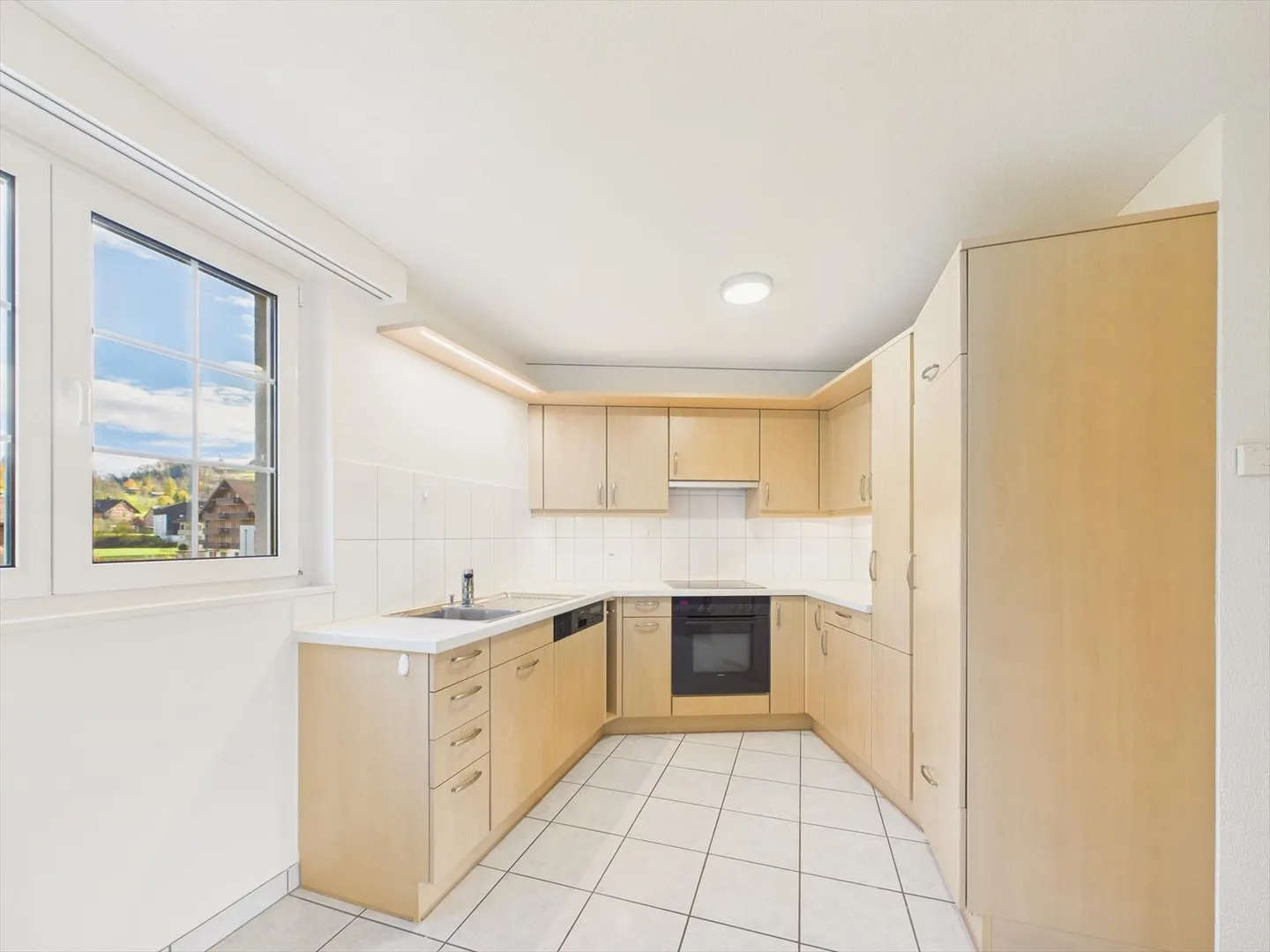 Bright & Charming 3.5-Room Apartment in the Heart of Unterwasser - Photo 2 of 10