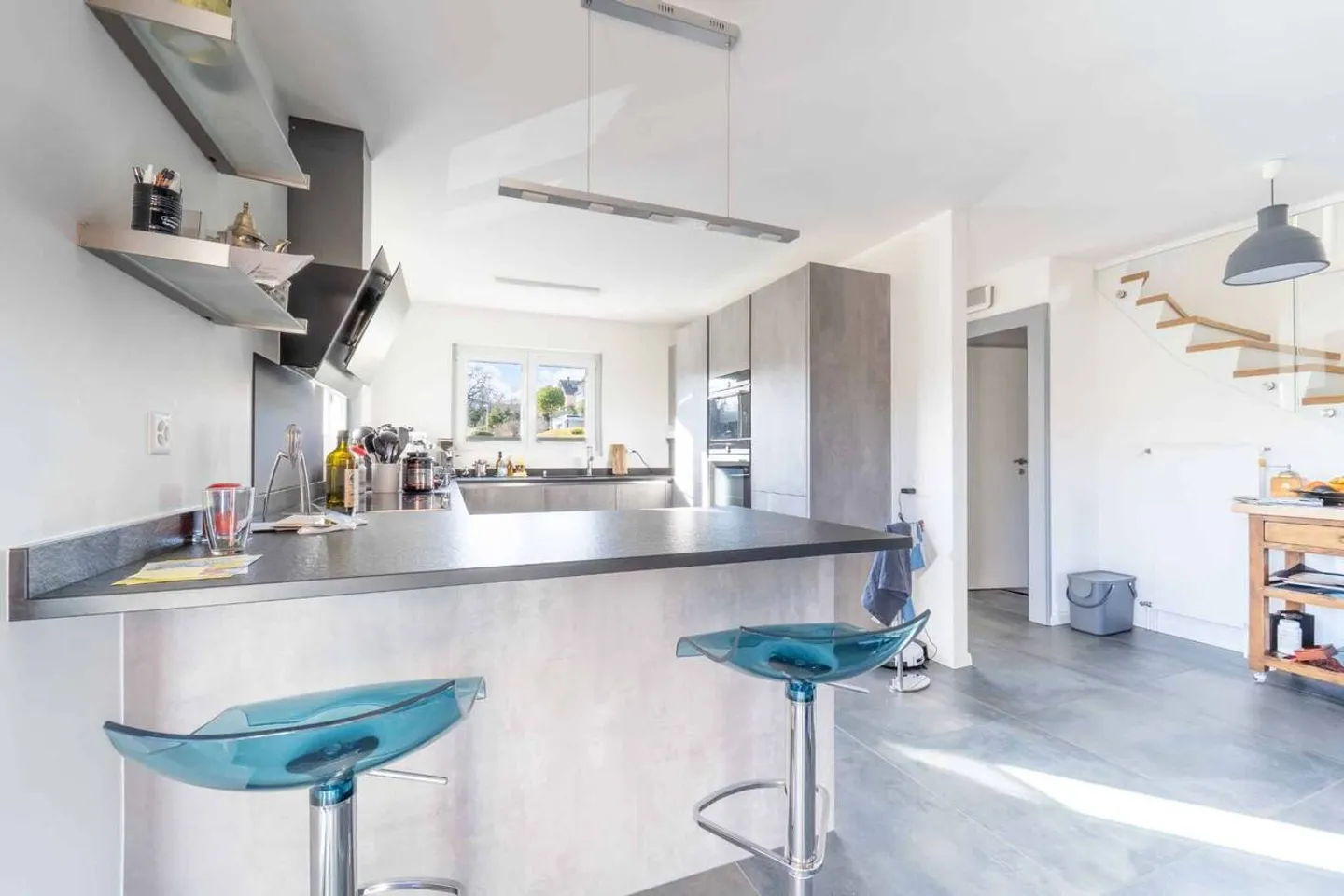 Magnifique villa individuelle avec 7½ pièces, vue dégagée, terrasse et grand jardin verdoyant - Photo 2 sur 13