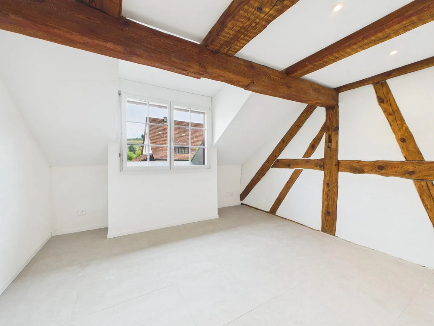 High-quality renovated 4.5-room maisonette apartment with generous R... - Photo 2 of 19
