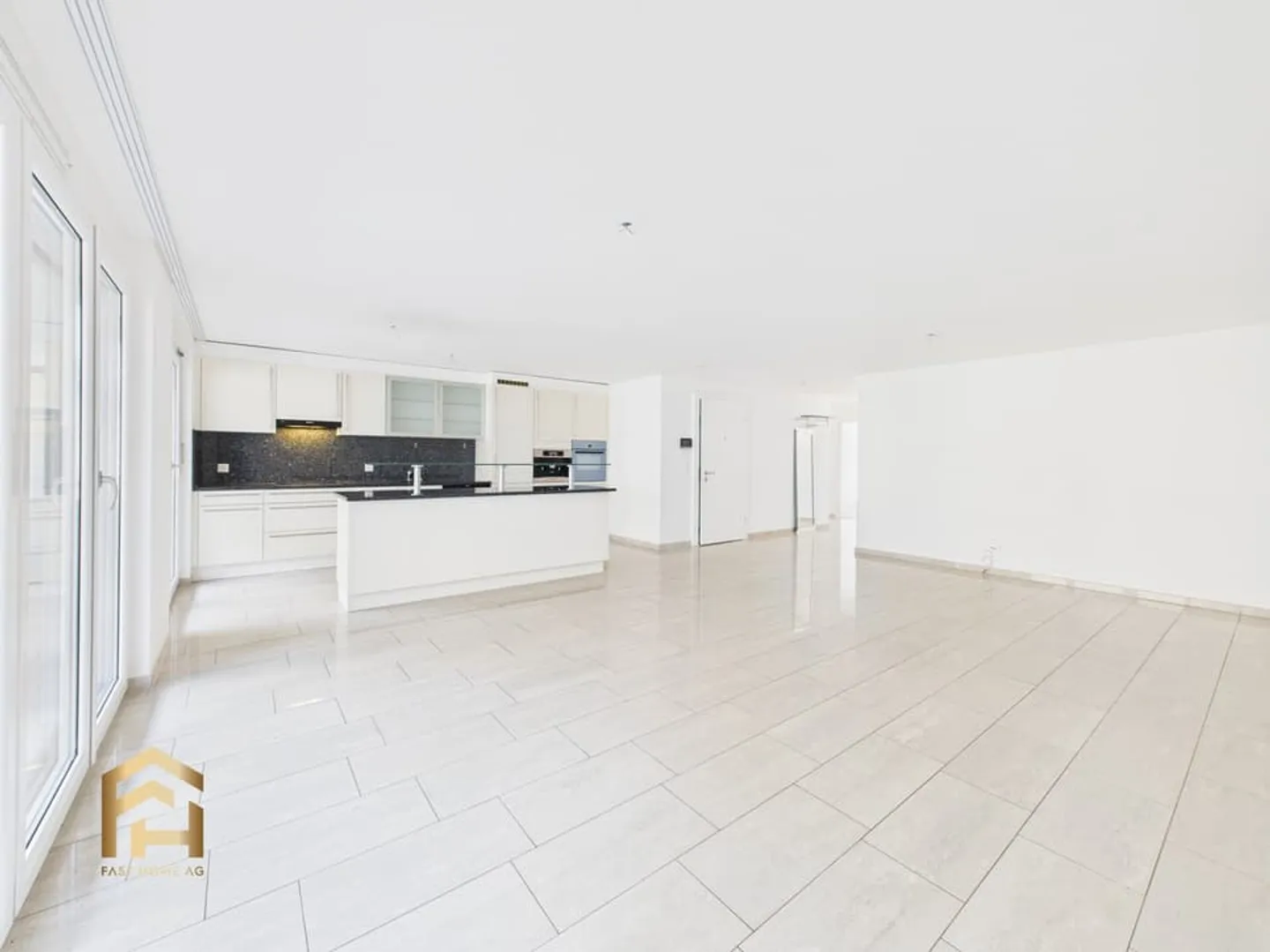 Appartement élégant et lumineux de 5,5 pièces au centre de Brig - Photo 2 sur 13