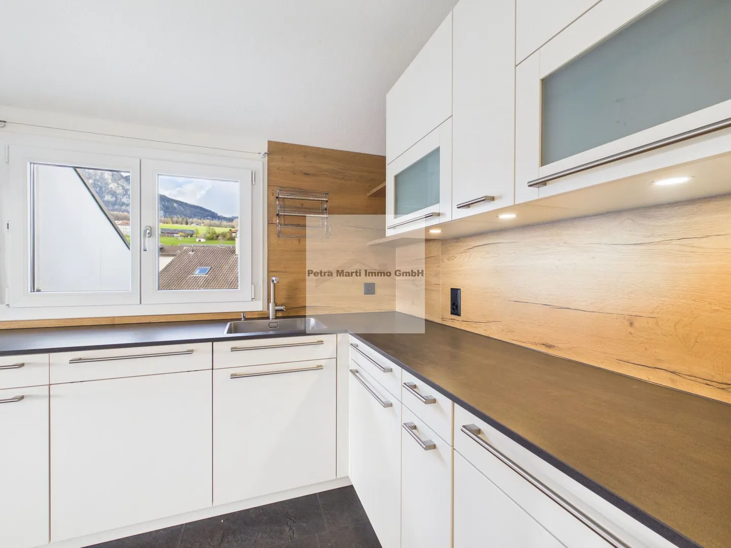 5.5-Room Penthouse Apartment - Photo 2 of 14