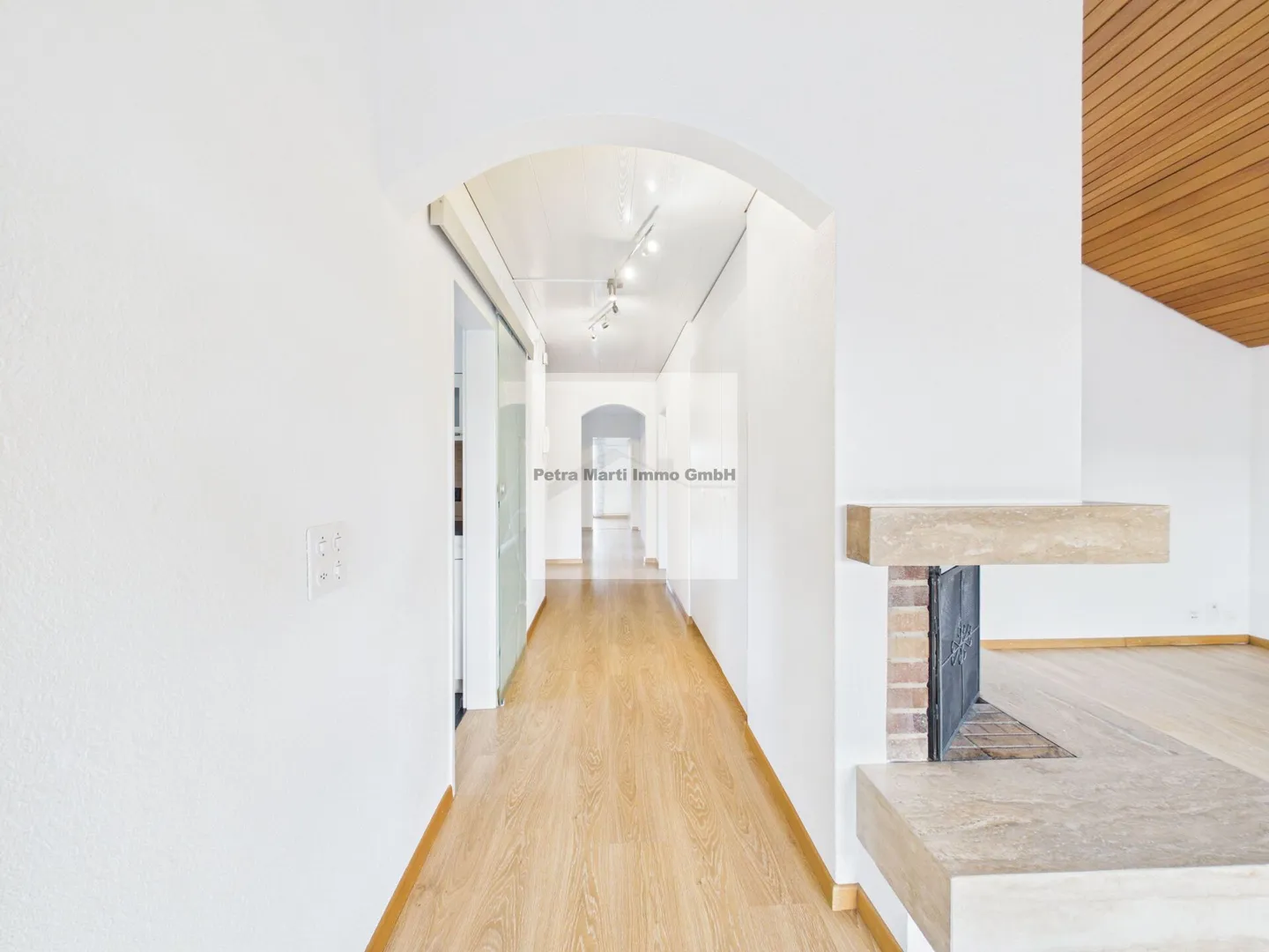 5.5-Room Penthouse Apartment - Photo 6 of 14