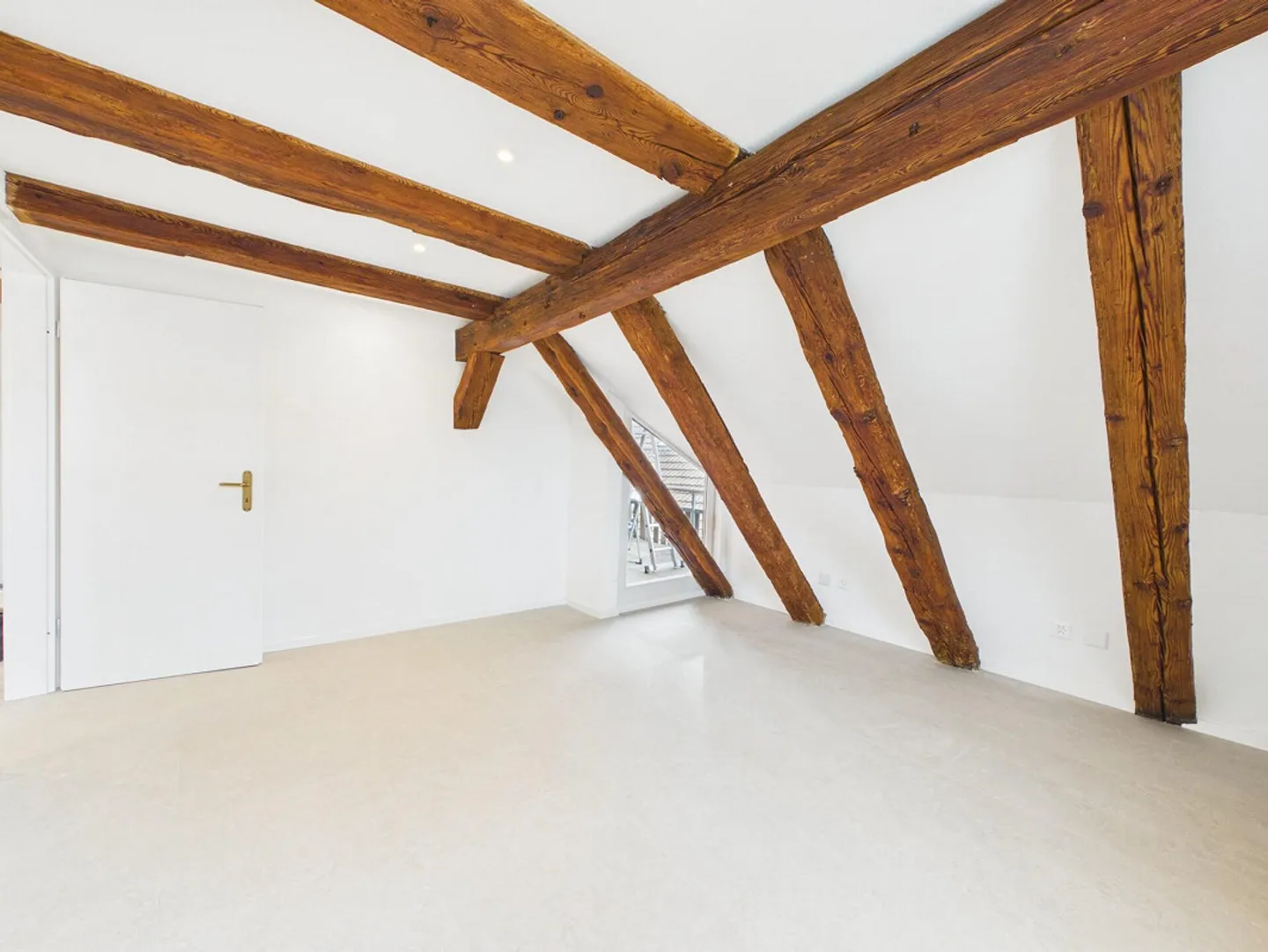 High-quality renovated 4.5-room maisonette apartment with generous R... - Photo 4 of 19