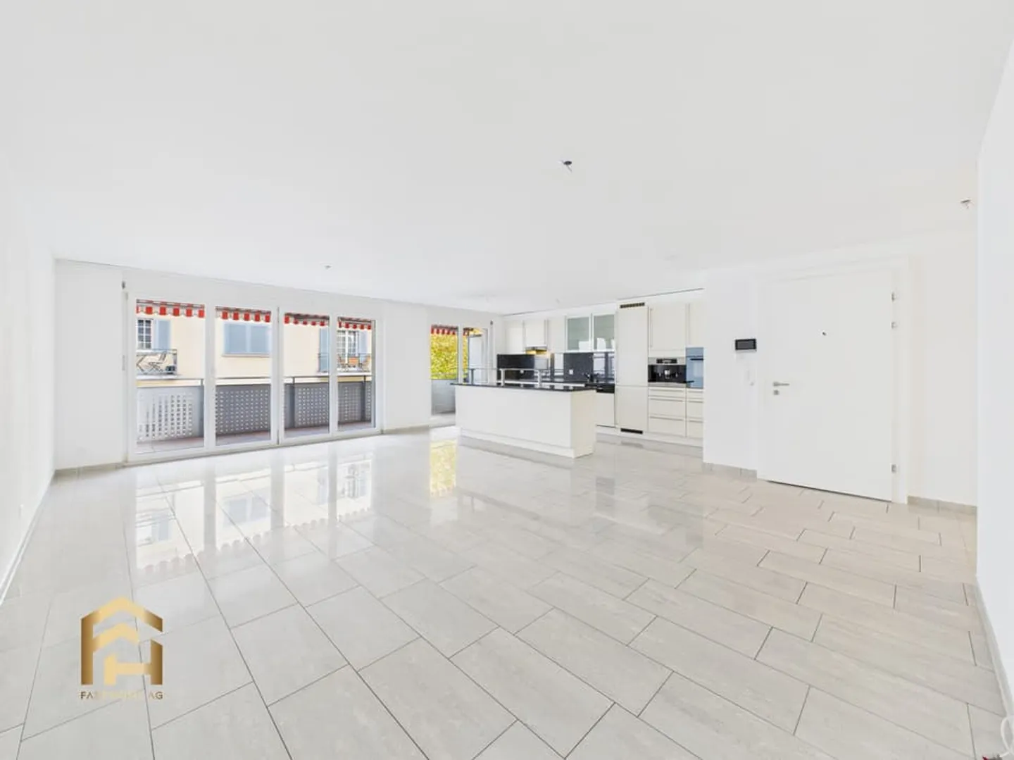 Appartement élégant et lumineux de 5,5 pièces au centre de Brig - Photo 3 sur 13