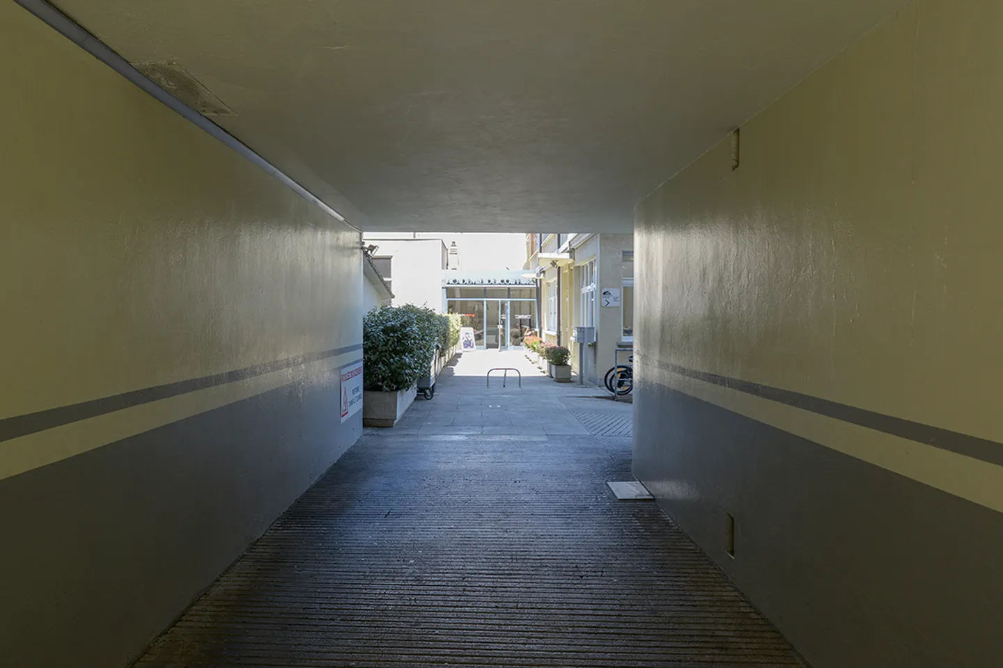 Places de Parking Intérieures - Photo 3 sur 3