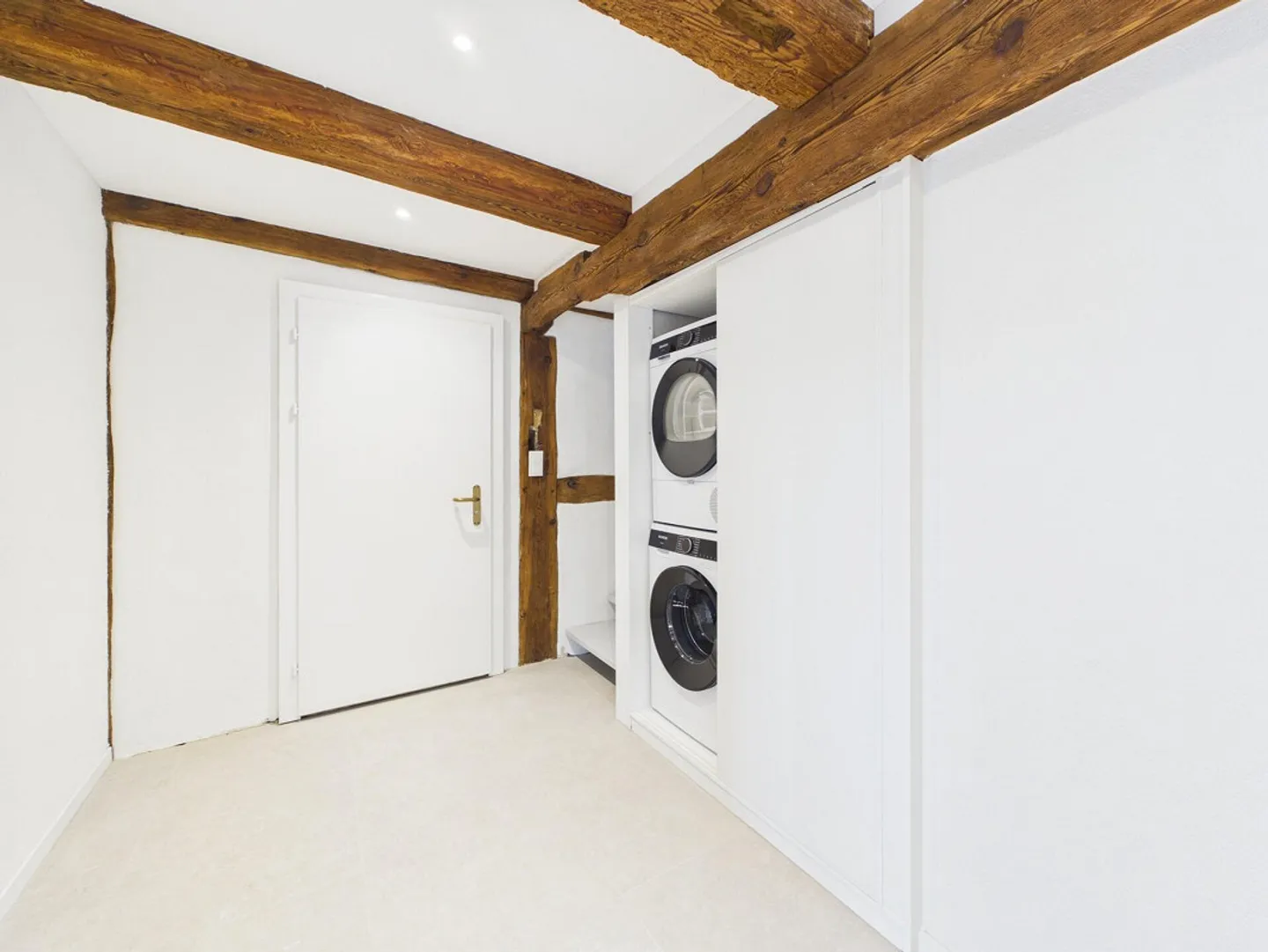 High-quality renovated 4.5-room maisonette apartment with generous R... - Photo 8 of 19