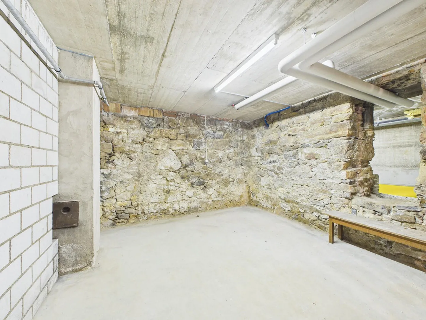 High-quality renovated 4.5-room maisonette apartment with generous R... - Photo 13 of 19