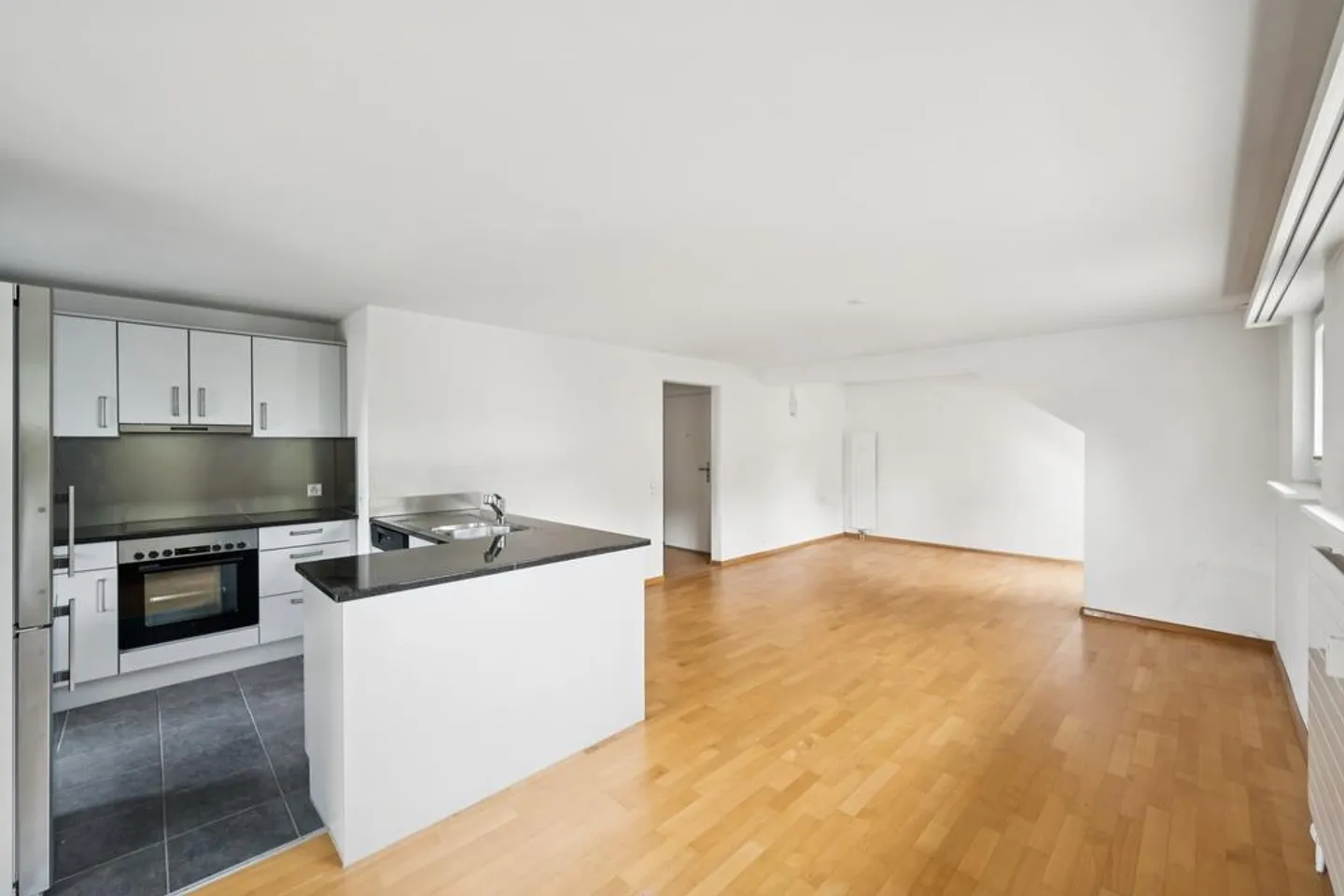 Magnifique penthouse de 4,5 pièces - près de l'ISB - Photo 3 sur 11