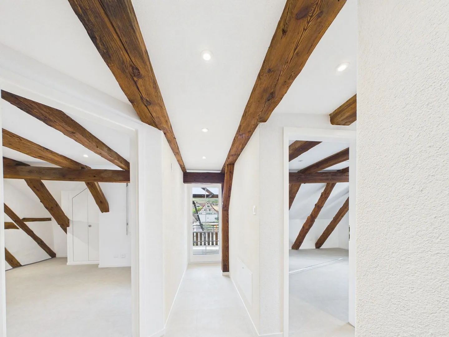 High-quality renovated 4.5-room maisonette apartment with generous R... - Photo 17 of 19