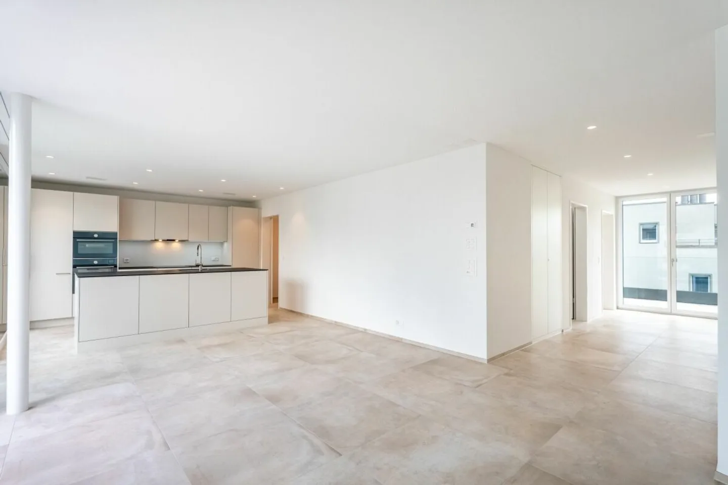 Première occupation : Appartement penthouse luxueux avec de grandes terrasses à Wil - Photo 2 sur 15