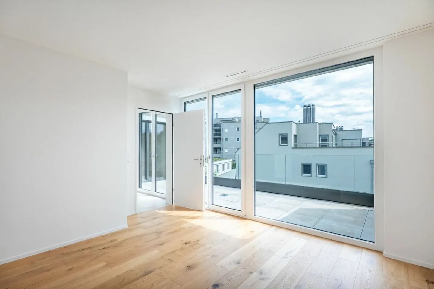 Première occupation : Appartement penthouse luxueux avec de grandes terrasses à Wil - Photo 5 sur 15