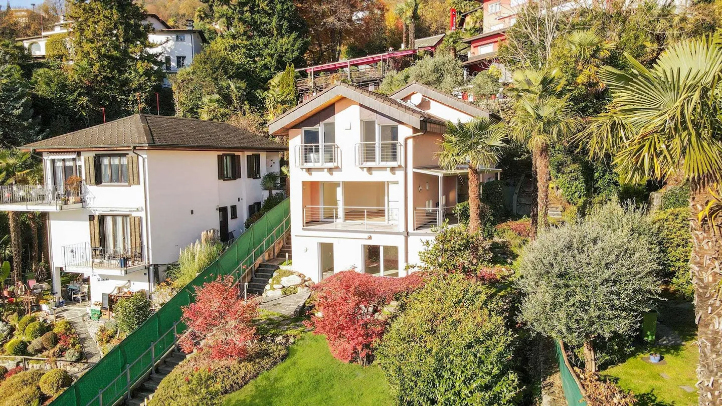 Maison spacieuse dans un emplacement ensoleillé avec une vue imprenable sur le lac - Photo 1 sur 12