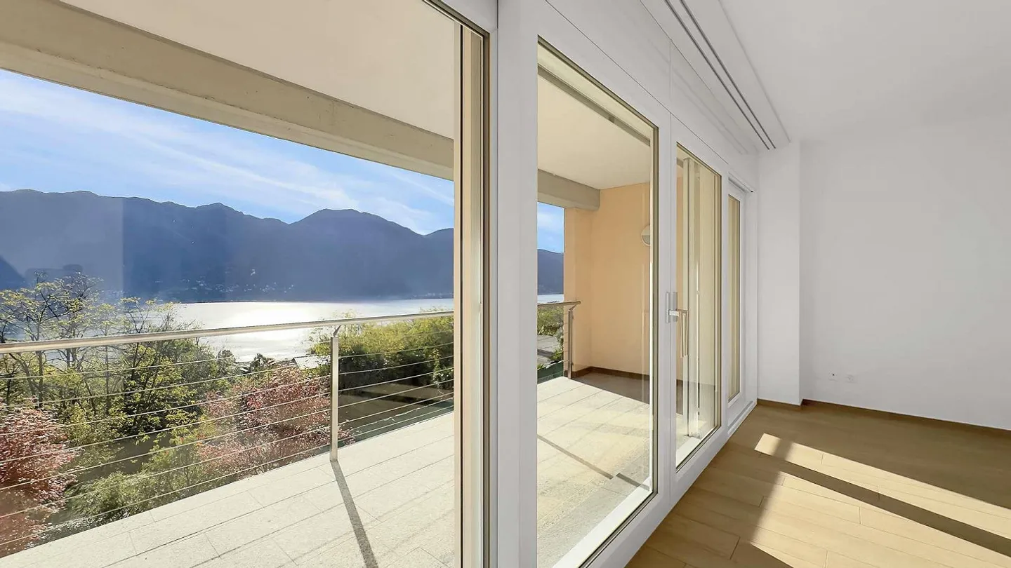 Maison spacieuse dans un emplacement ensoleillé avec une vue imprenable sur le lac - Photo 2 sur 12