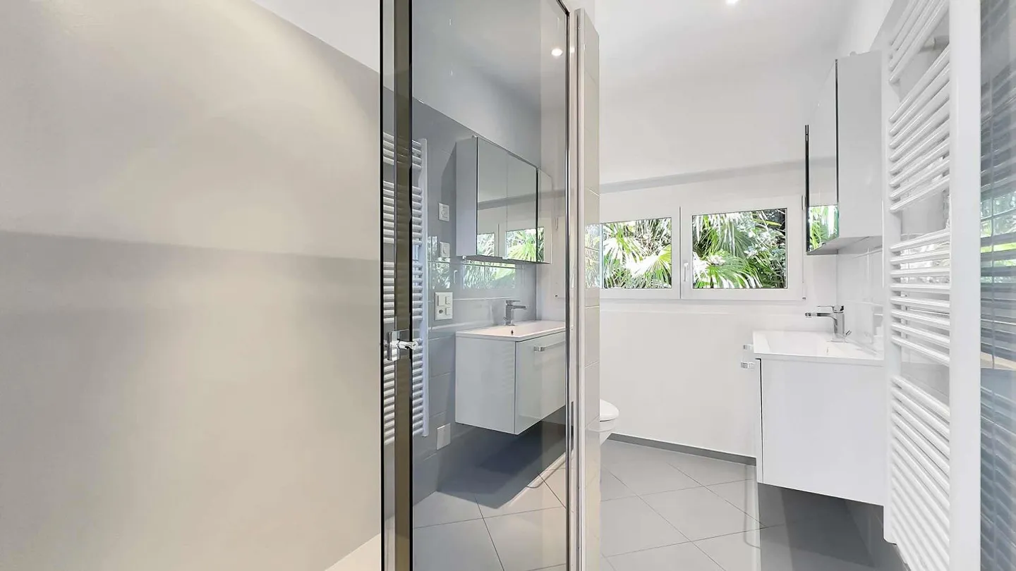 Maison spacieuse dans un emplacement ensoleillé avec une vue imprenable sur le lac - Photo 7 sur 12