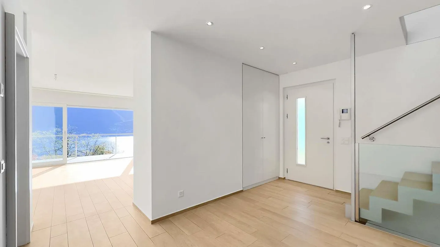 Maison spacieuse dans un emplacement ensoleillé avec une vue imprenable sur le lac - Photo 8 sur 12