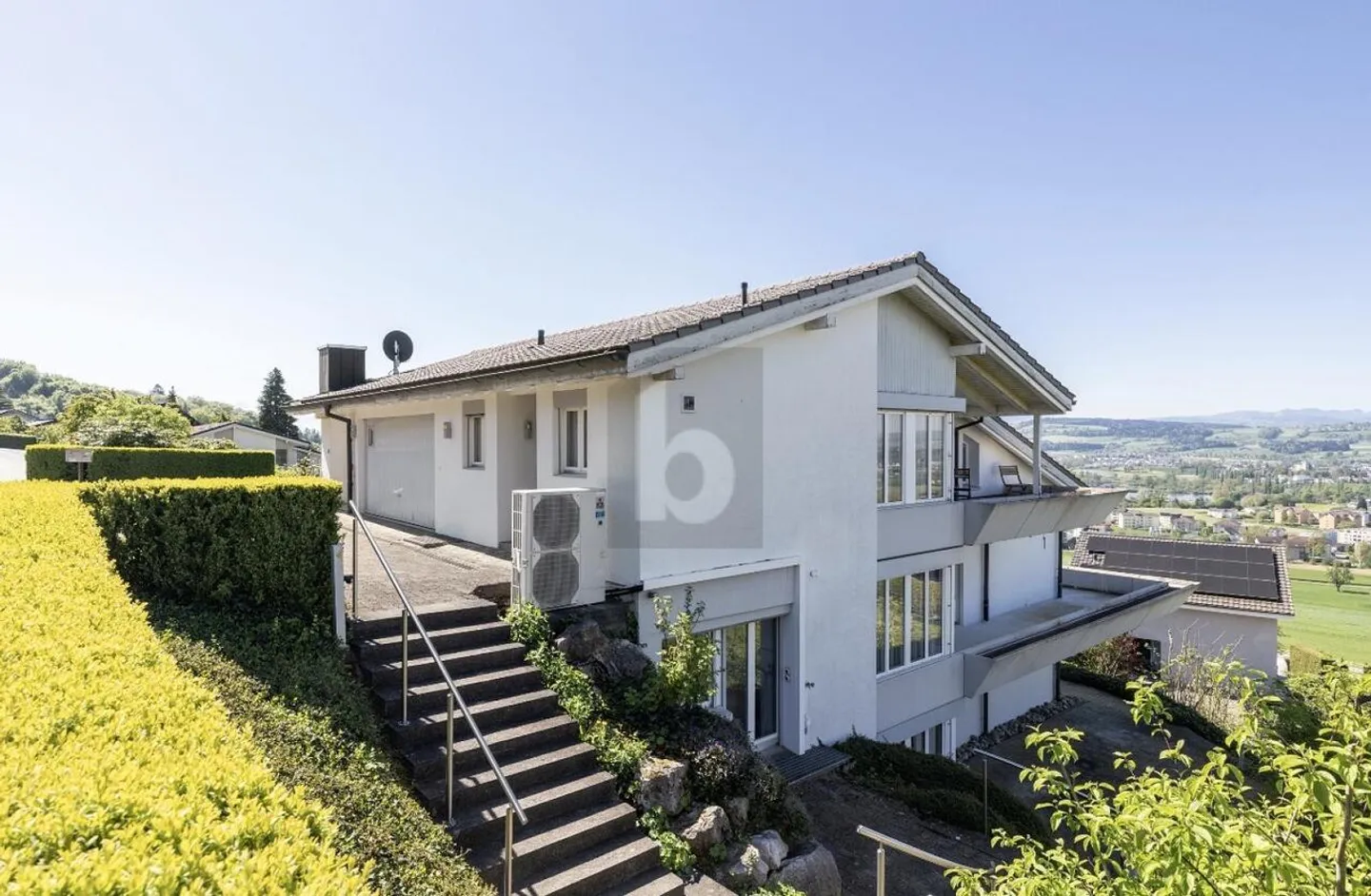 Luxusvilla mit Seeblick - Foto 2 von 6