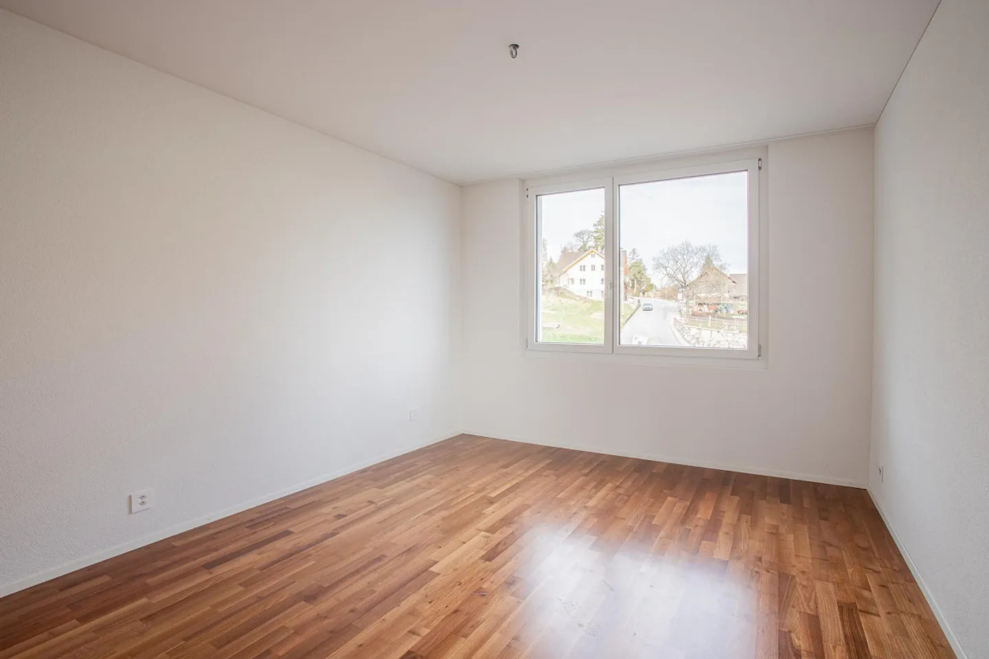 Modern Living with Plenty of Light and Comfort - Photo 5 of 7