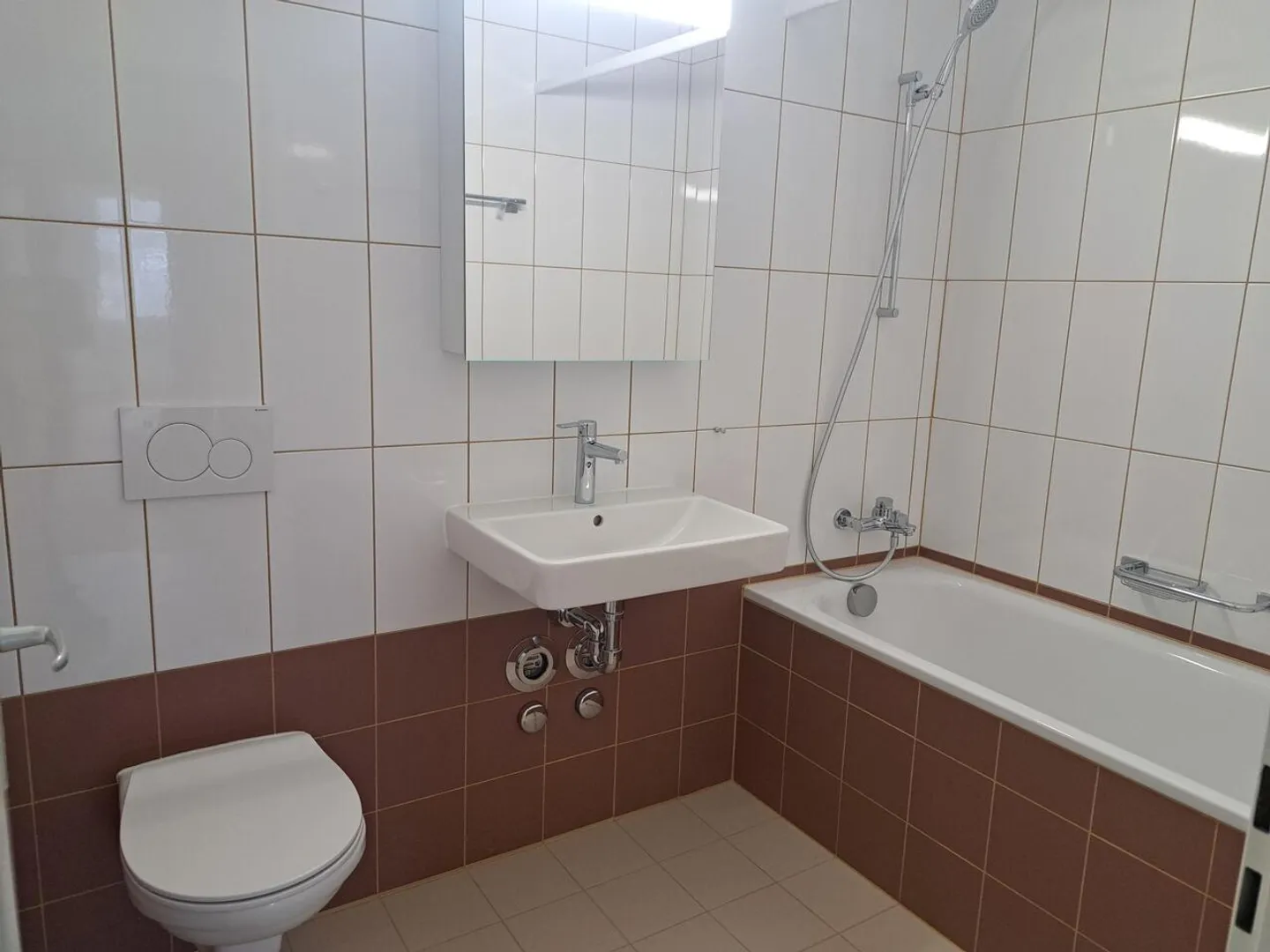 APPARTAMENTO CON BALCONE E ASCENSORE ESTERNO RISTRUTTURATO - Foto 11 di 11