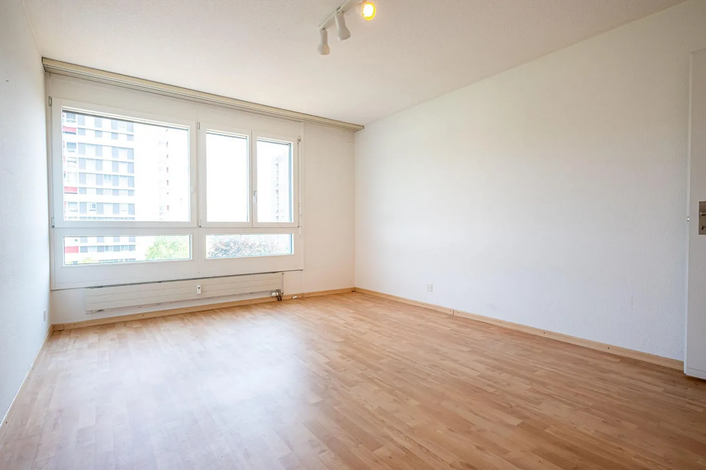 Bright Apartment with Scenic Views - Photo 12 of 13