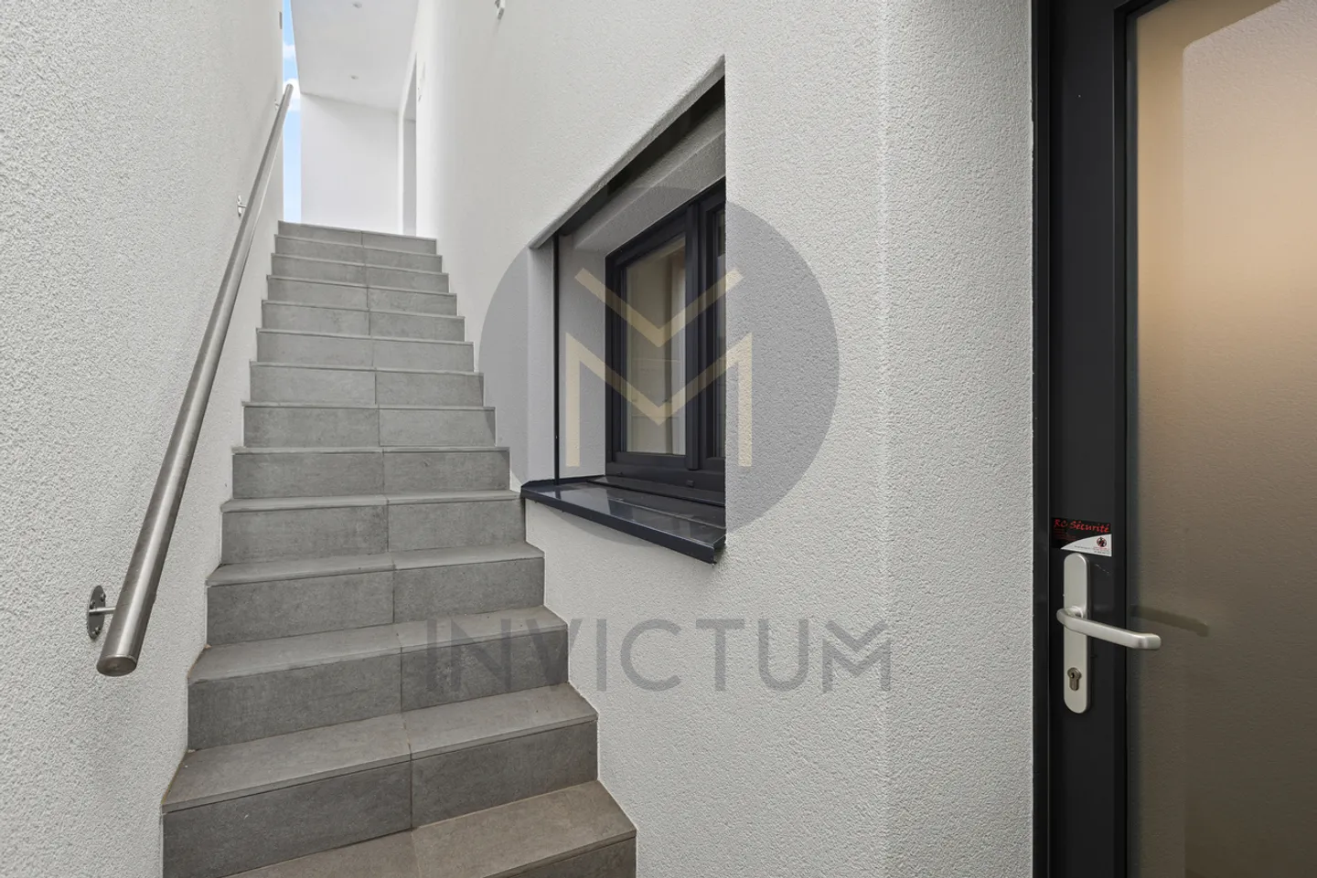 Villa contemporanea eccezionale con terrazza e giardino - Foto 16 di 23