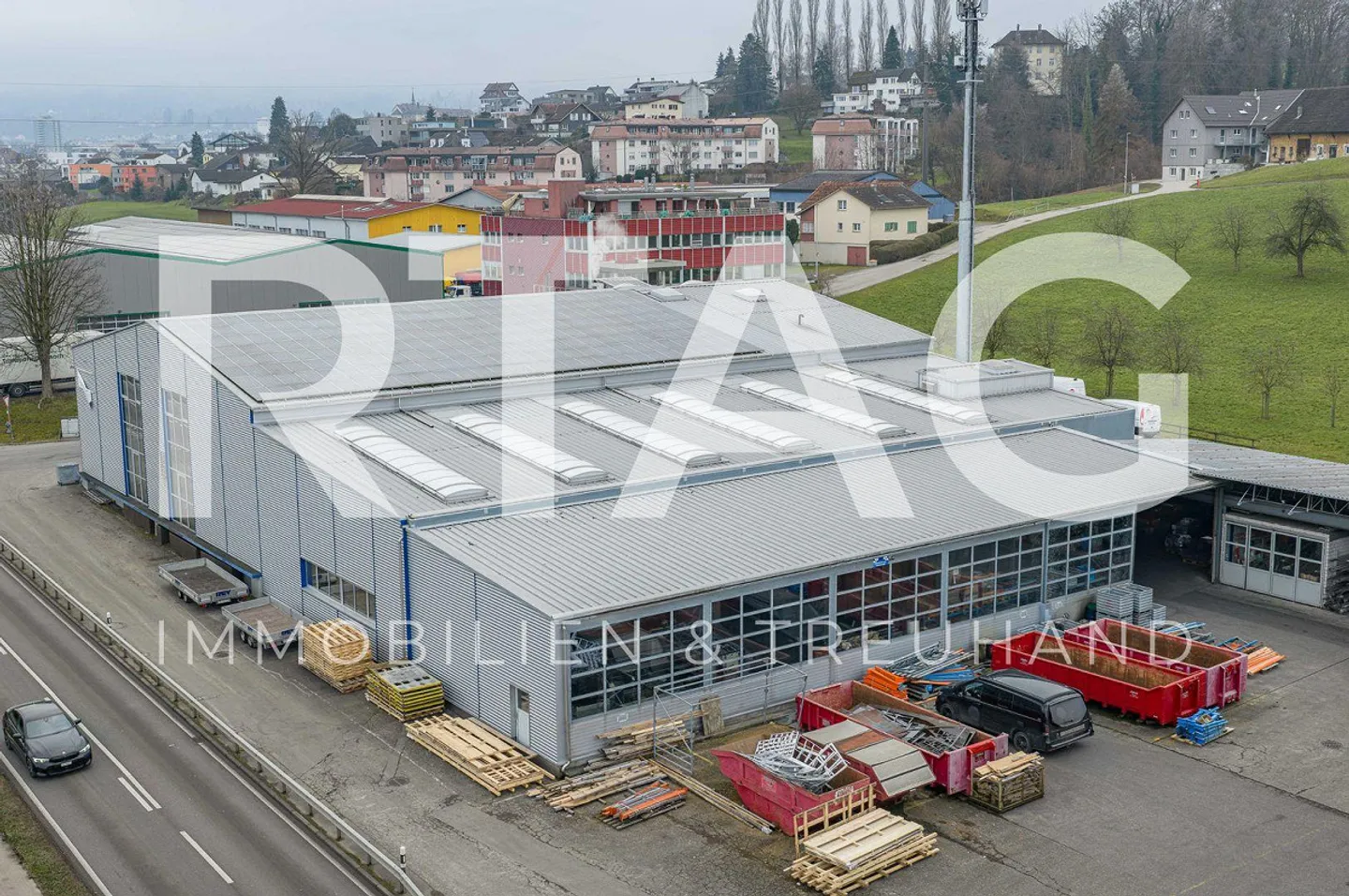 Proprietà commerciale e di produzione con sezione uffici - Foto 1 di 13