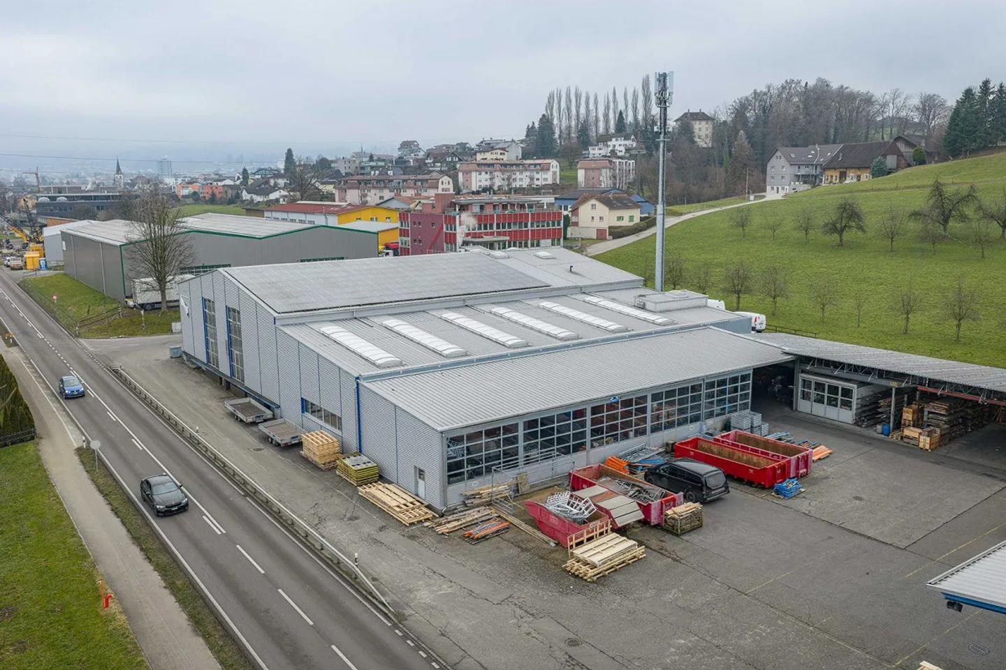 Proprietà commerciale e di produzione con sezione uffici - Foto 2 di 13