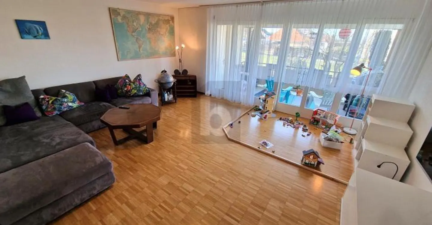 Spacious Family Apartment - Photo 2 of 6