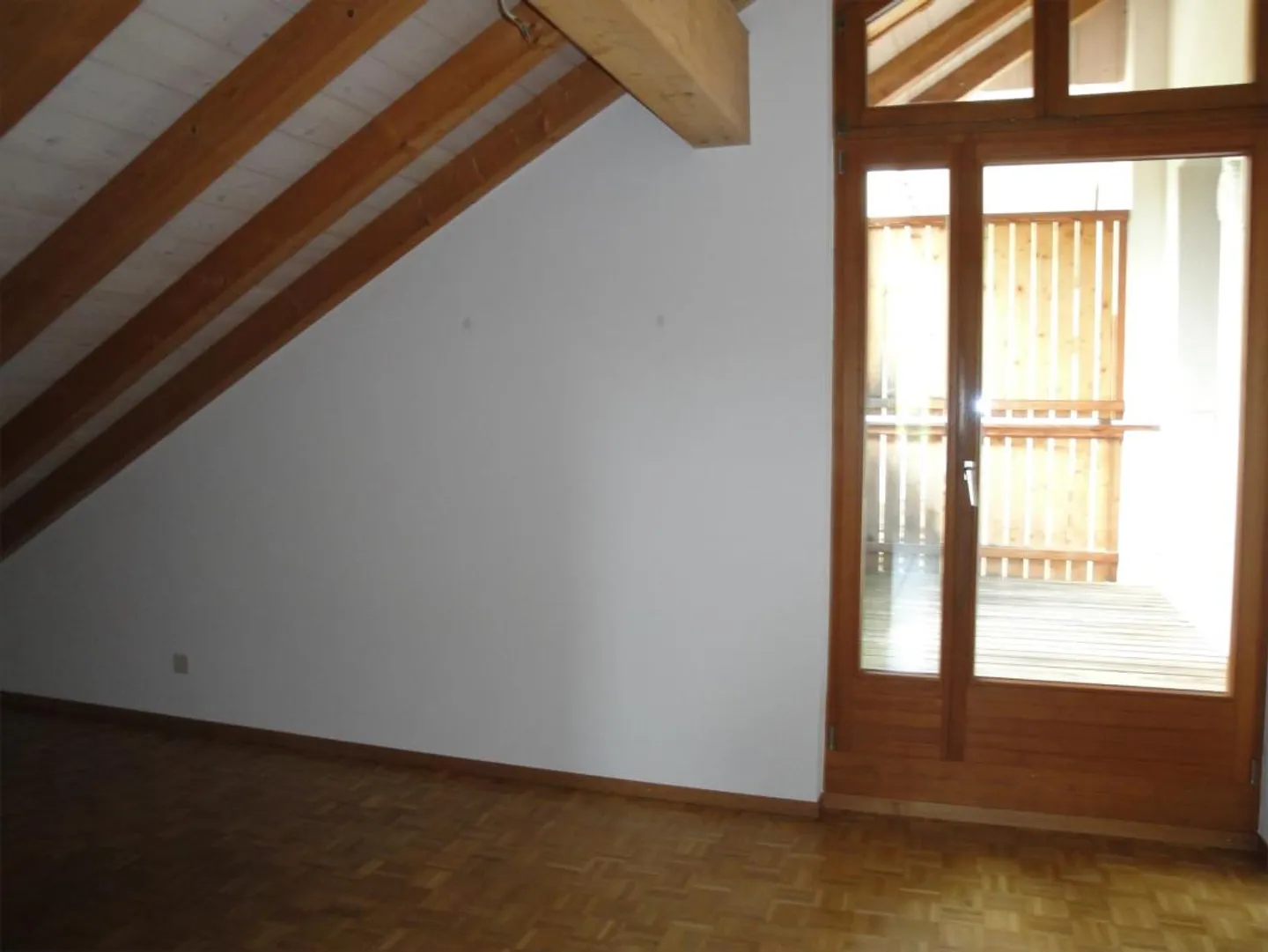 Appartement spacieux de 4,5 pièces dans une ferme rénovée avec charme - Photo 20 sur 25