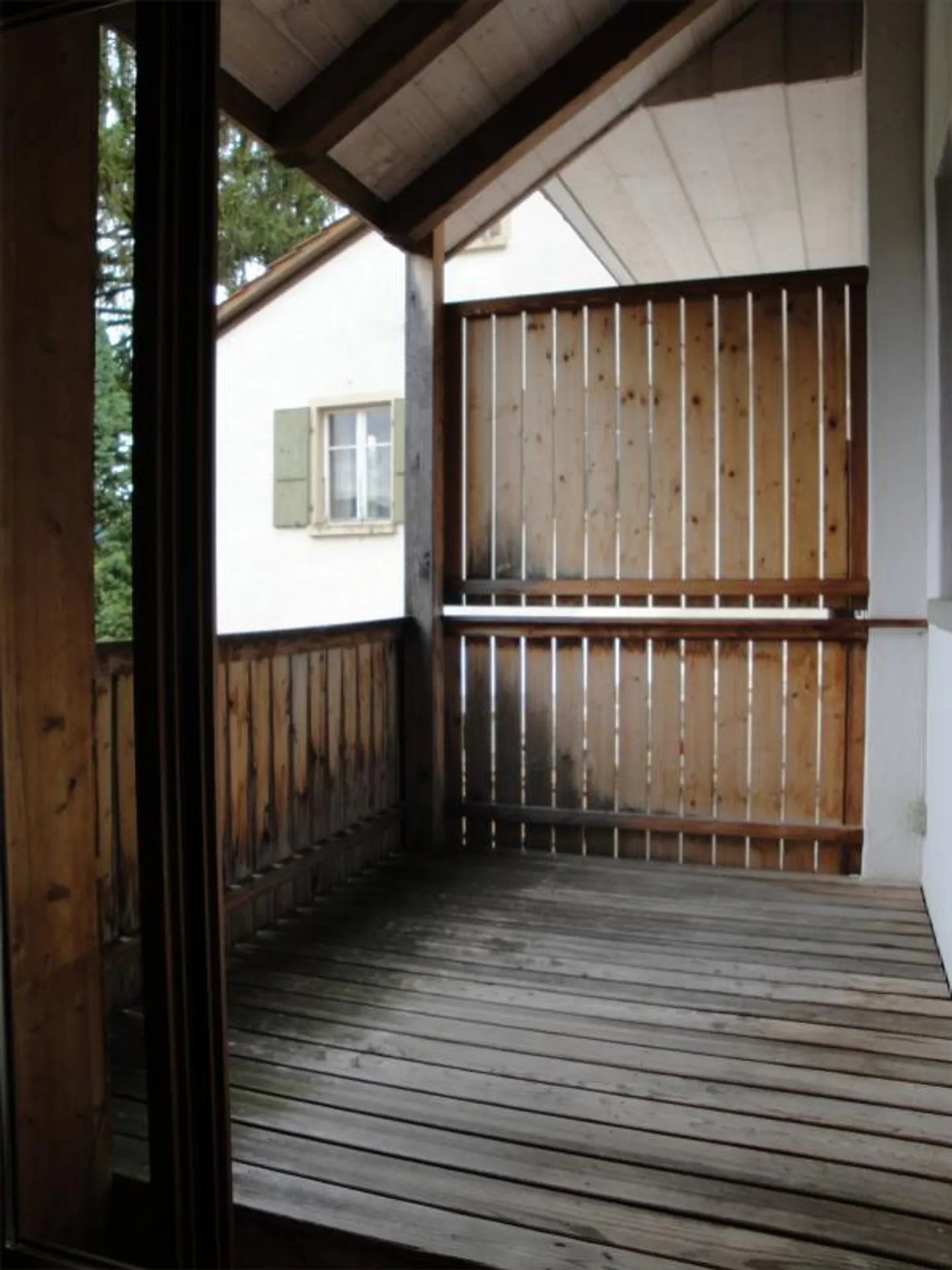 Appartement spacieux de 4,5 pièces dans une ferme rénovée avec charme - Photo 21 sur 25