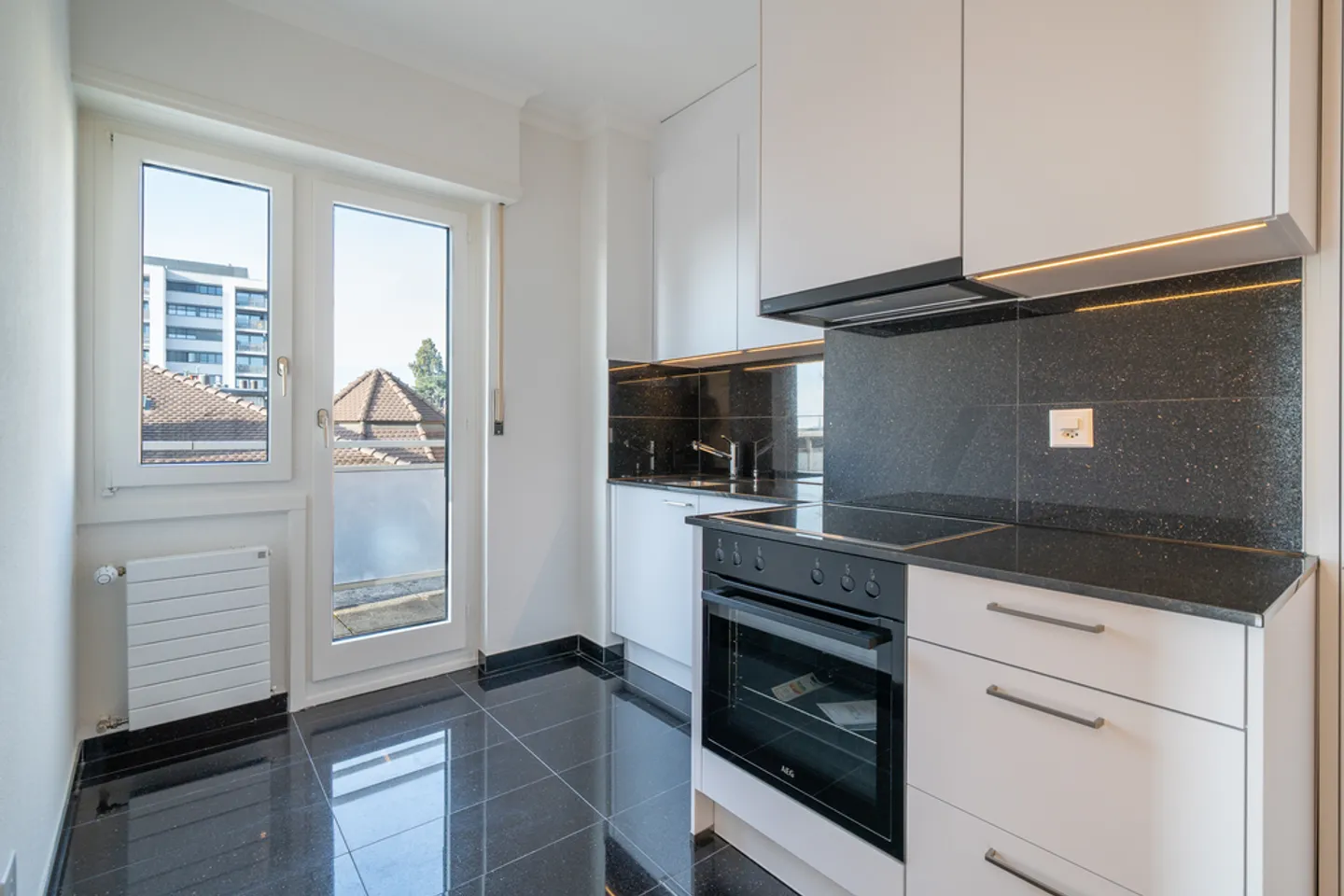 Beautiful 1.5-room apartment with lake view - Photo 2 of 7