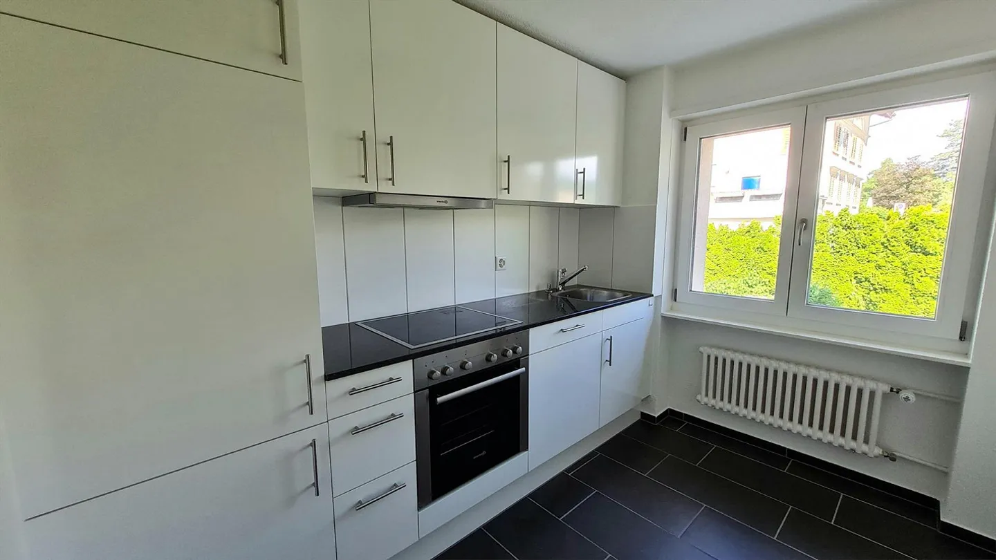 Modern 3.0 room apartment with large balcony! - Photo 2 of 8