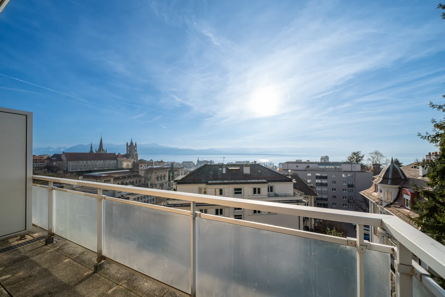 Beautiful 1.5-room apartment with lake view - Photo 1 of 7