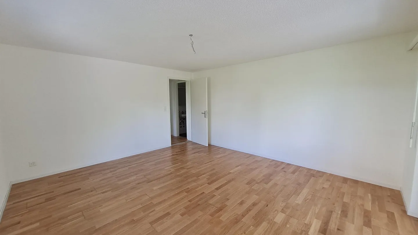 Modern 3.0 room apartment with large balcony! - Photo 3 of 8