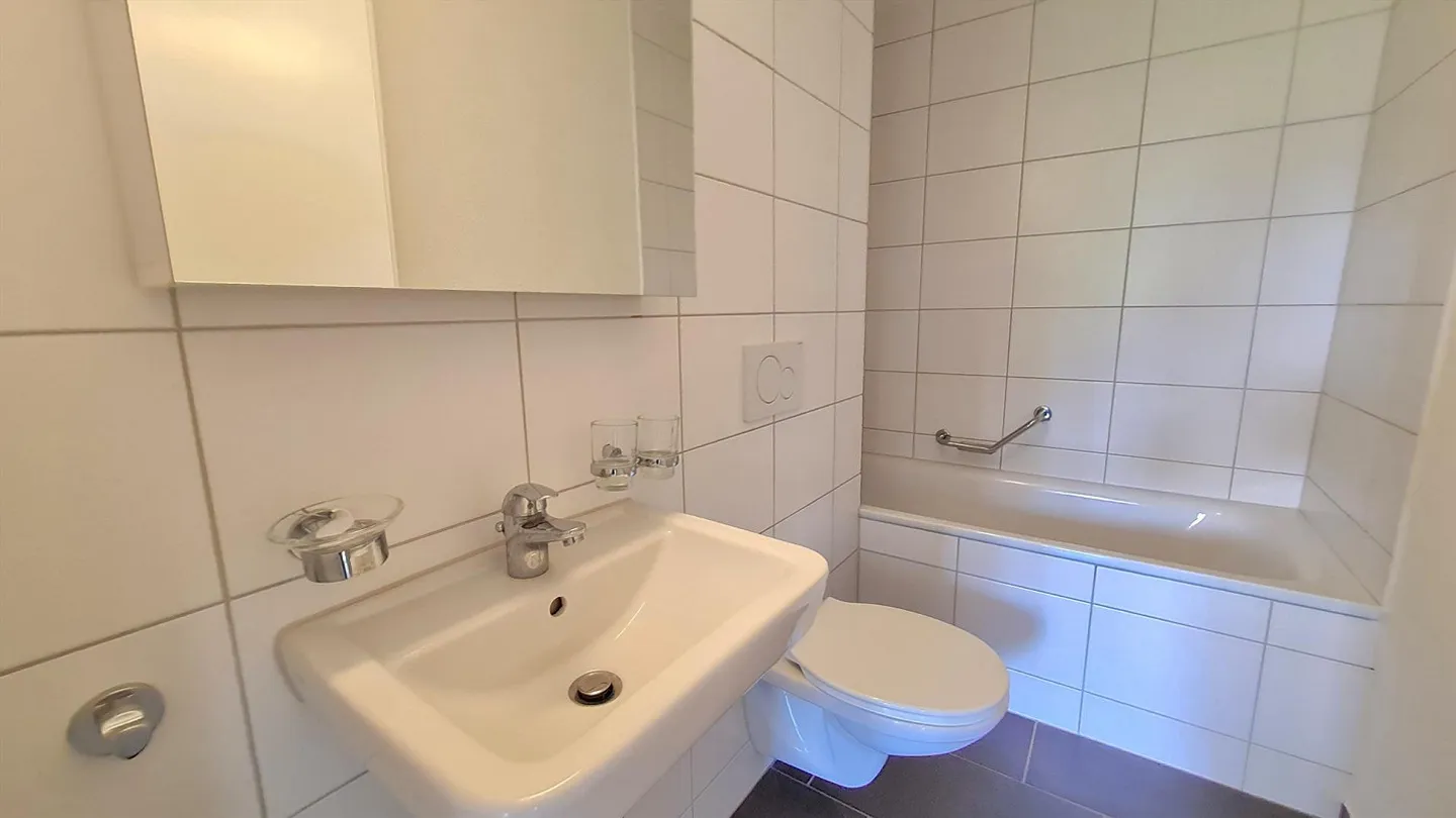 Modern 3.0 room apartment with large balcony! - Photo 6 of 8