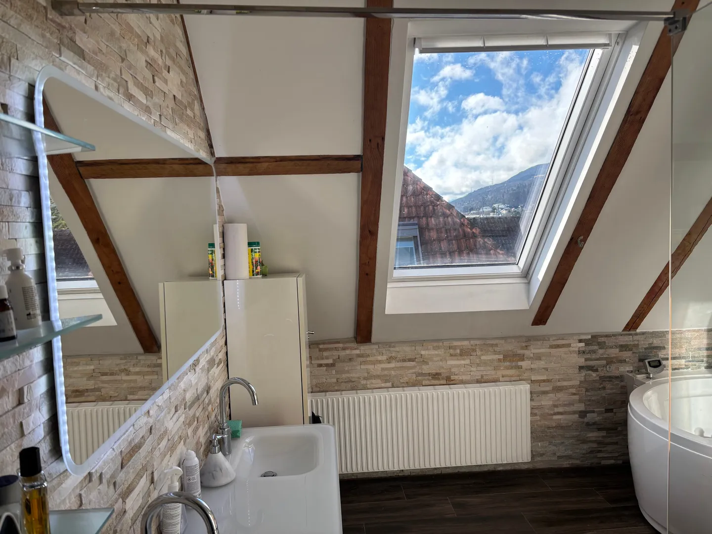 Charmante Attikawohnung mit Terrasse - Foto 4 von 8
