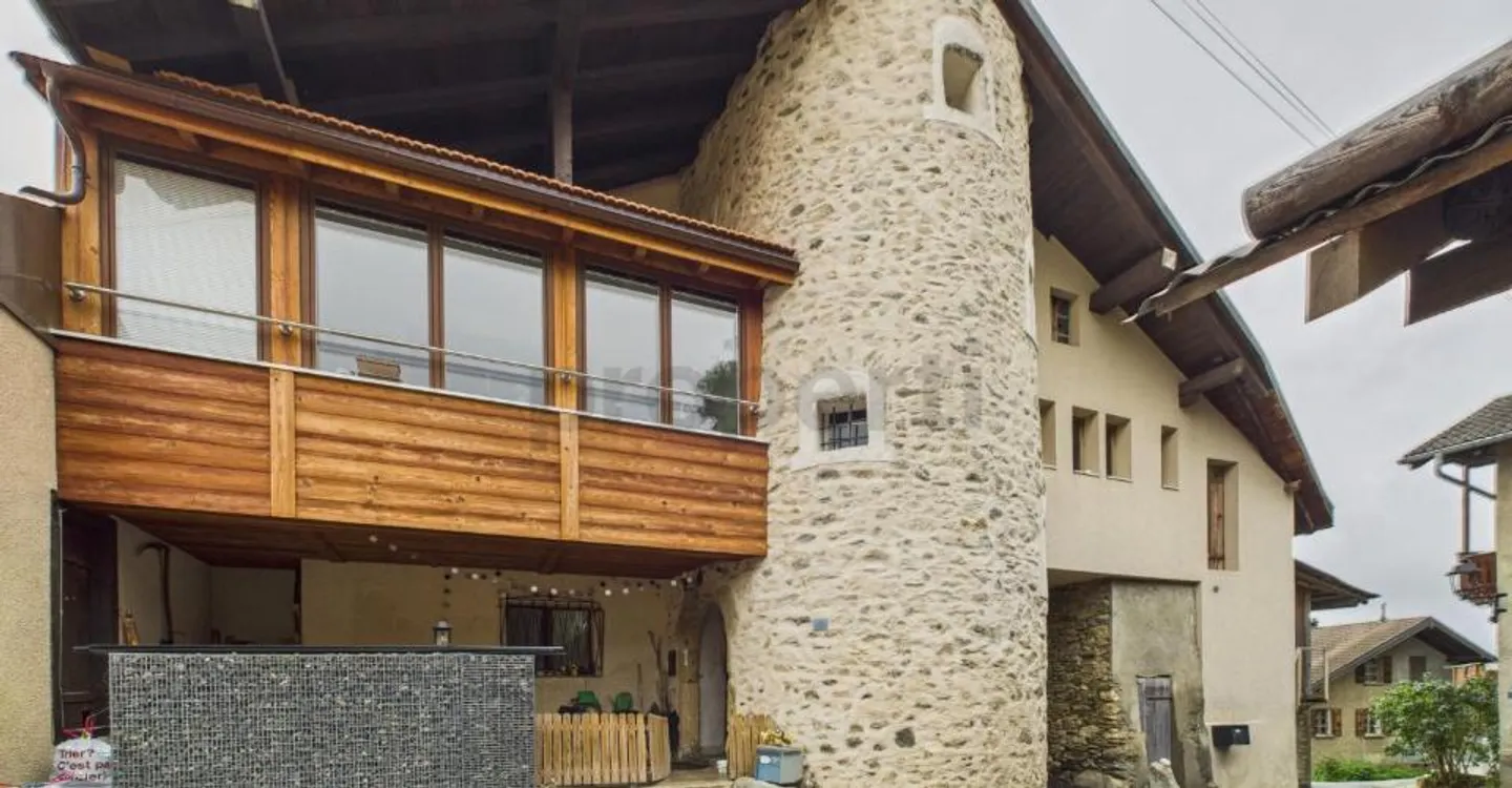 Edificio multifamiliare con potenziale di sviluppo a Savièse (VS) - Foto 1 di 11