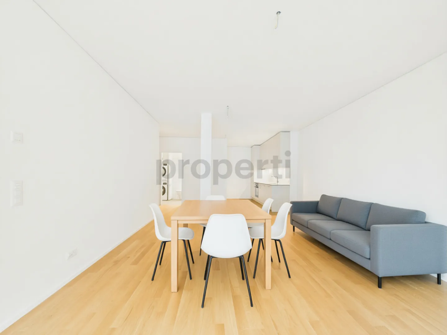 Modern 2.5-room apartment with balcony, Basel - Photo 1 of 13
