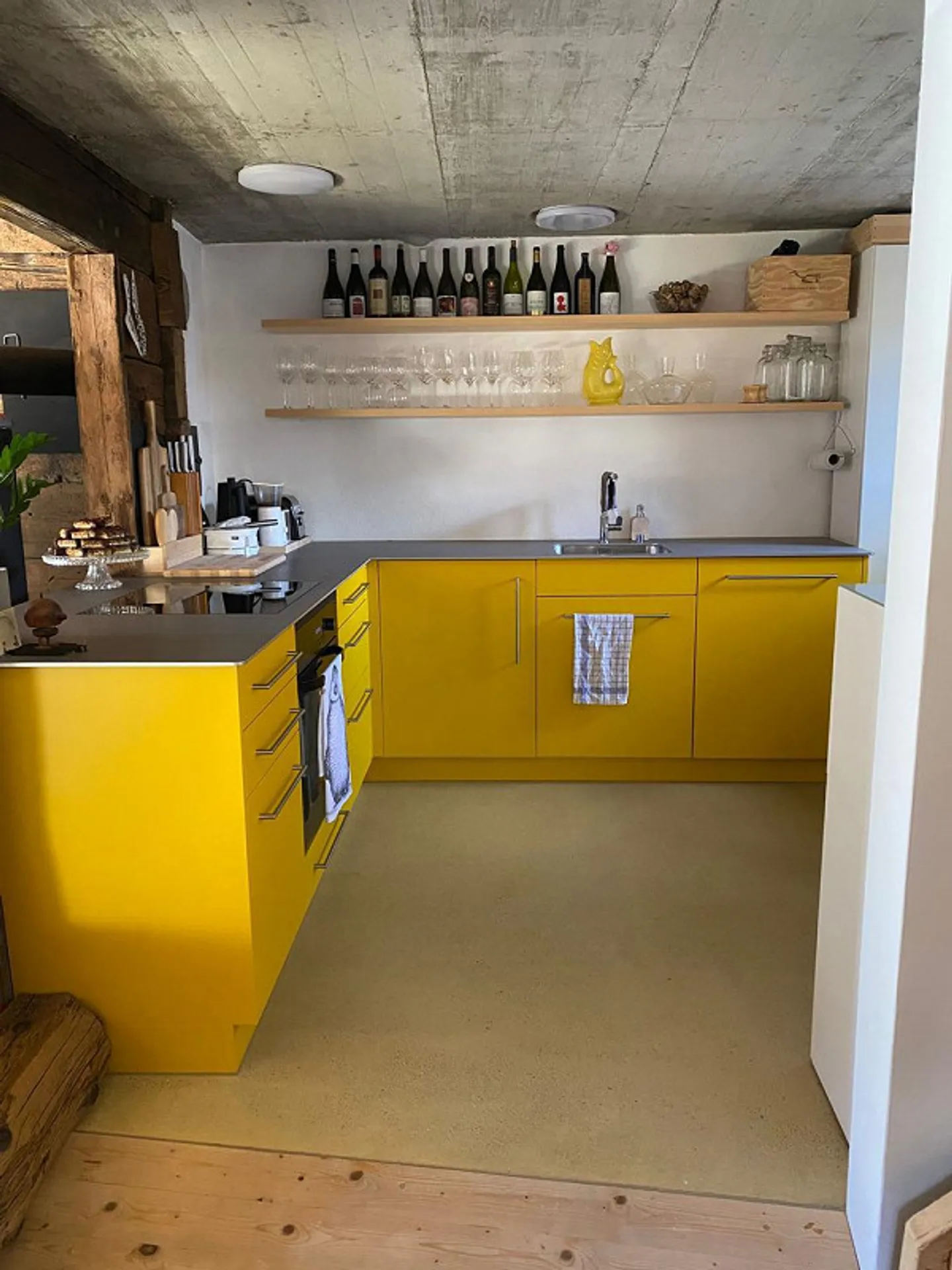 Appartement rénové ensoleillé de 2,5 pièces à Scharans - Photo 7 sur 14